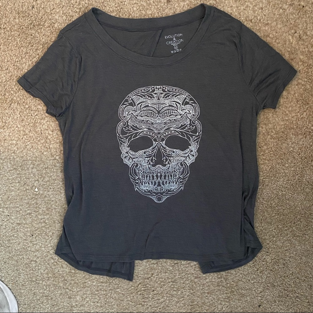 Open back skull t-shirt
